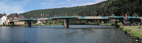 vaste brug over de Moezel