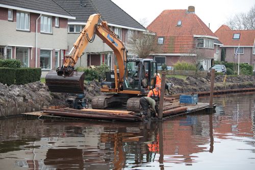 Ponton hydraulische kraan renoveren beschoeiing Oosterdiep Veendam.jpg